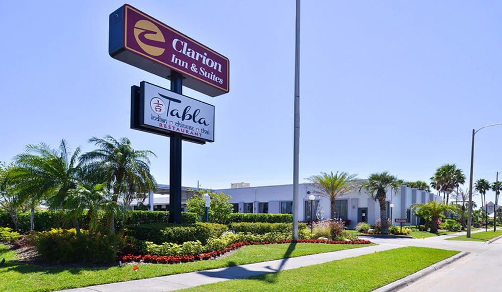 Clarion Hotel Orlando Front View