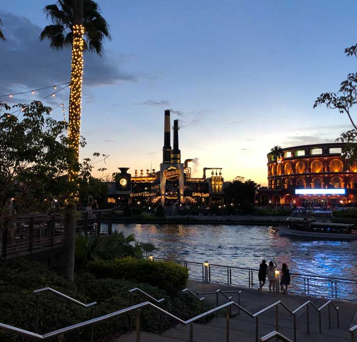 Universal-CityWalk_lakeView
